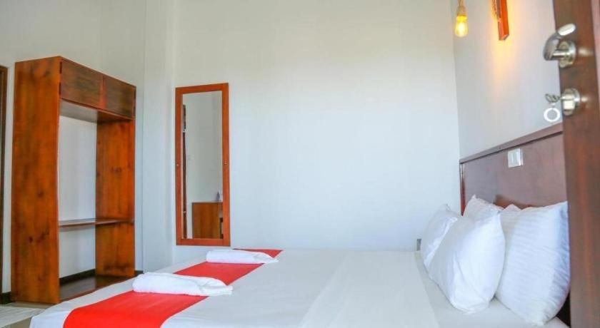 Sea Cloud Dalawella Hotel Unawatuna Bagian luar foto